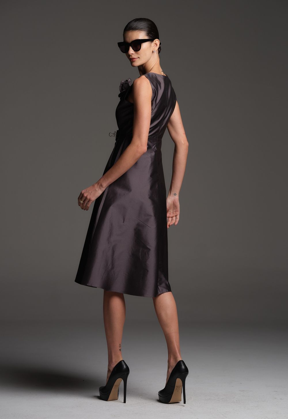 Vestido Evase Tafetá Cinza Chumbo Livia