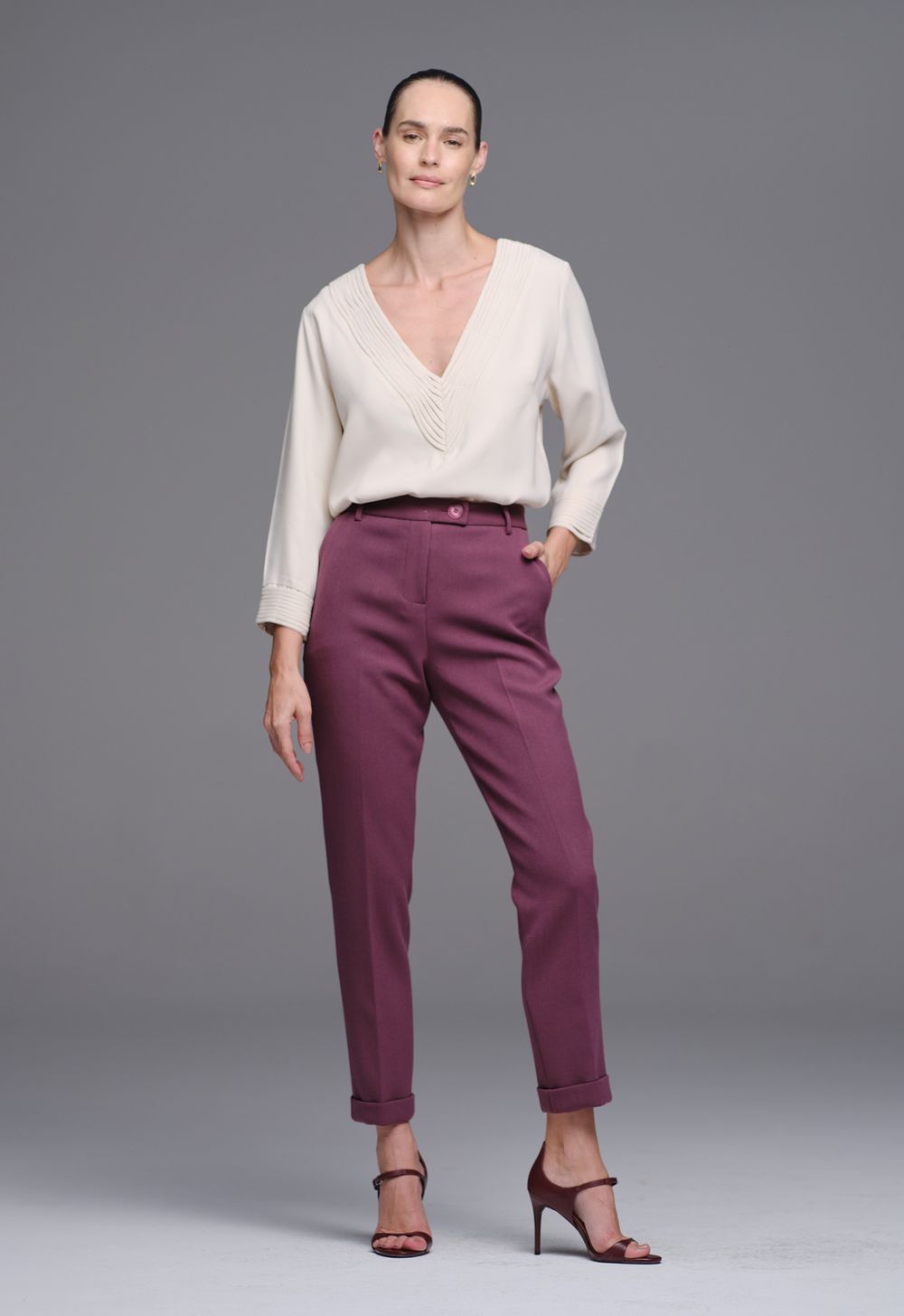 Calça Reta com Barra Italiana Uva Flávia