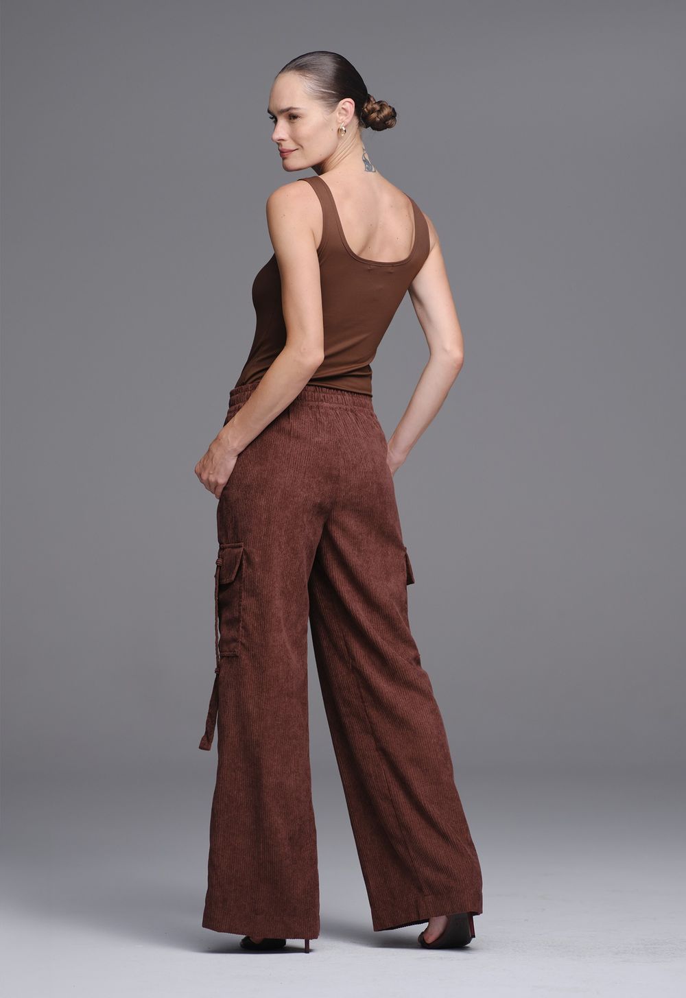 Calça Pantalona Cargo Veludo Cotele Isadora