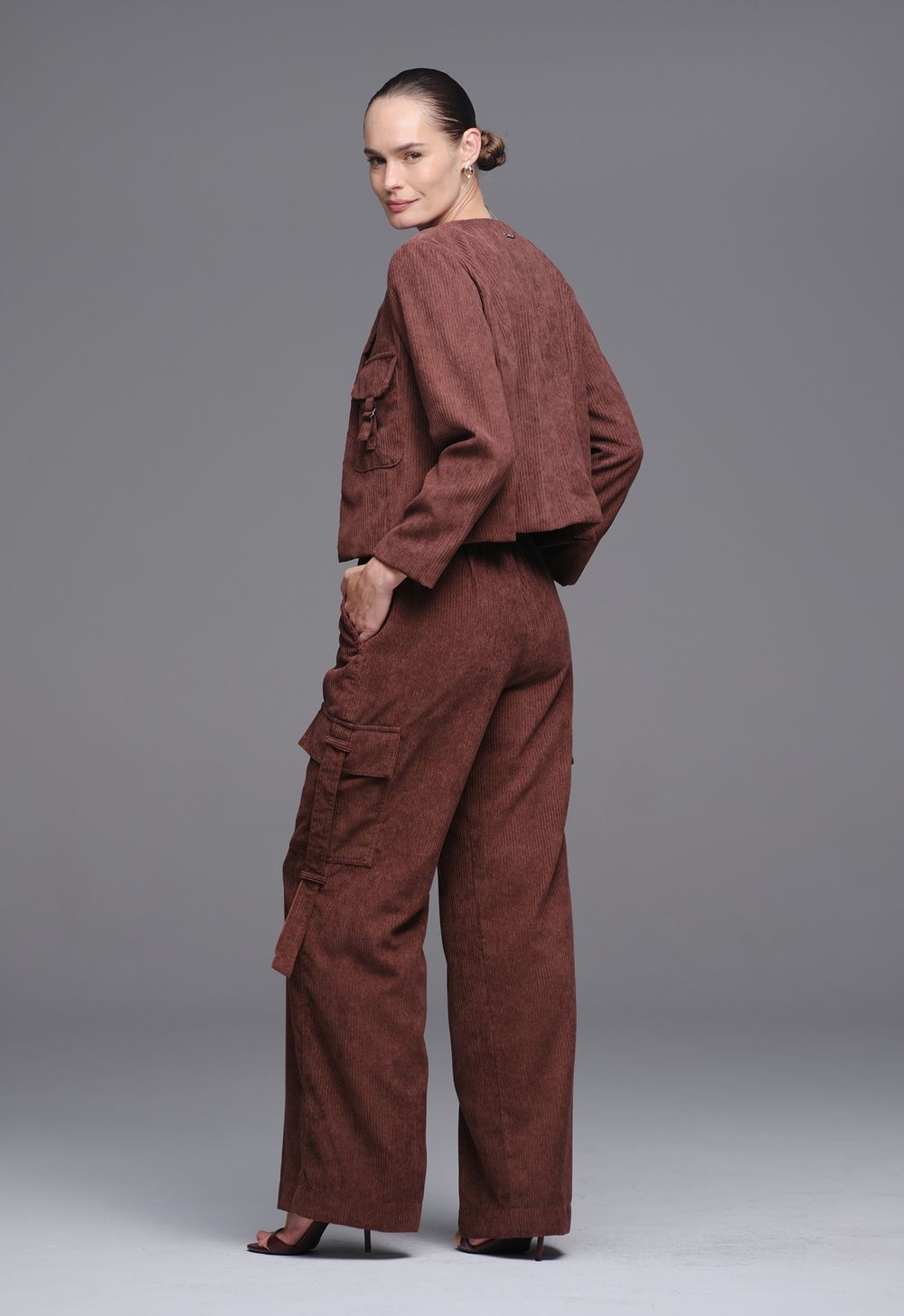 Calça Pantalona Cargo Veludo Cotele Isadora