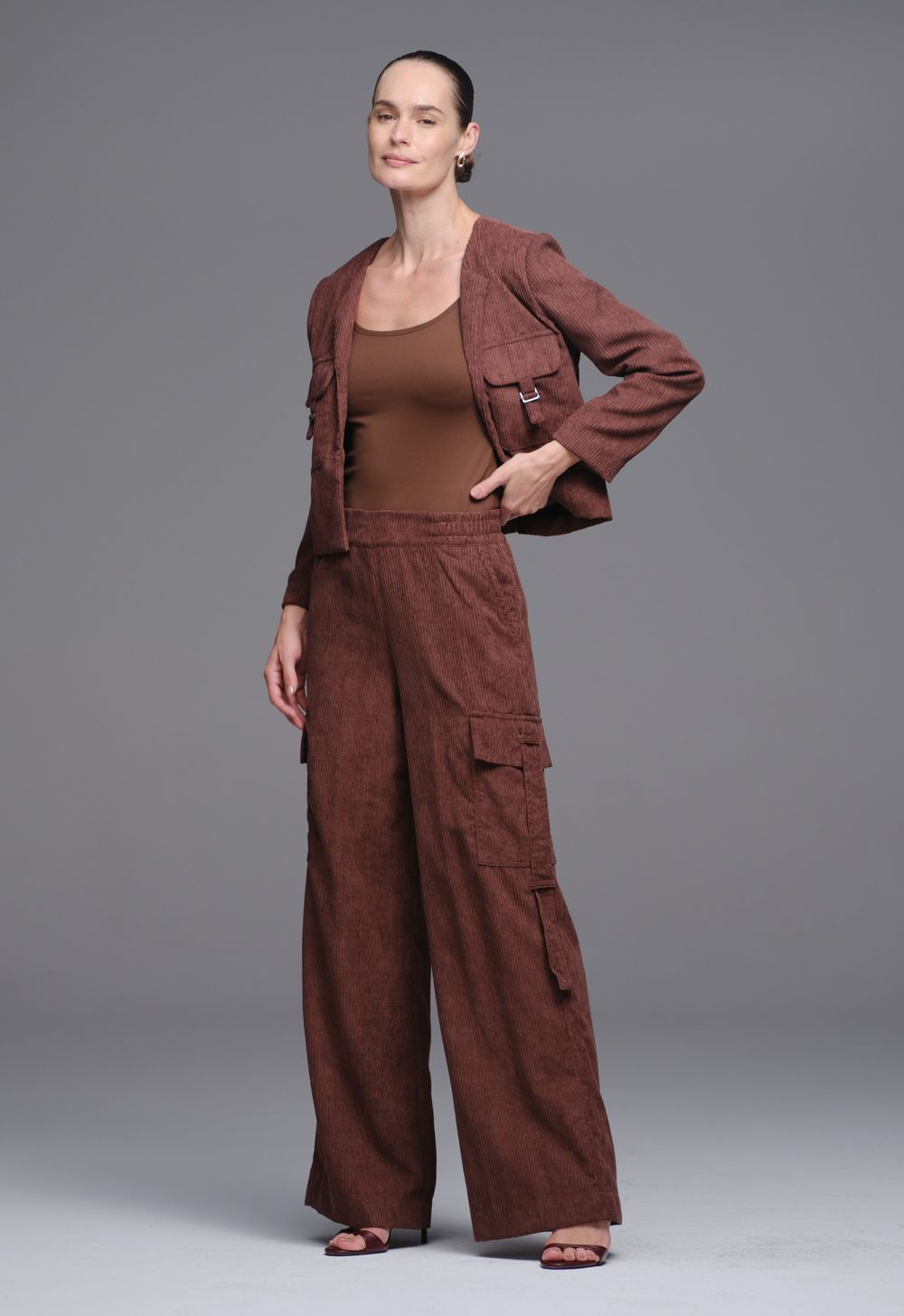 Calça Pantalona Cargo Veludo Cotele Isadora