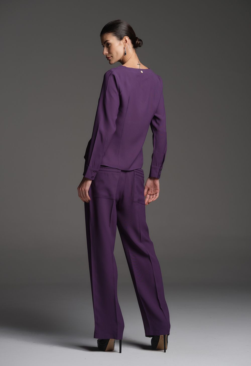 Blusa Crepe Patou Decote V Figo Eva