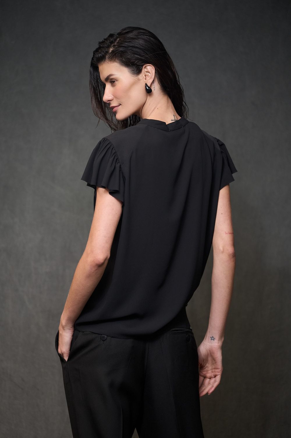 Blusa Crepe Manga Curta Preto Cristina