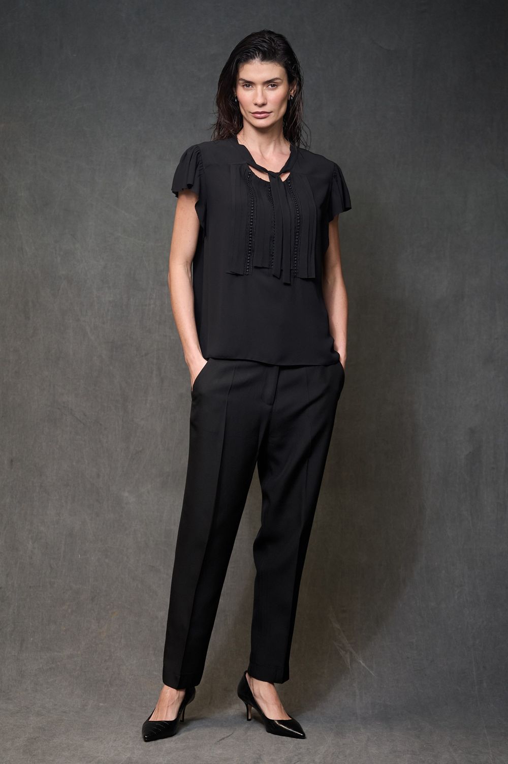 Blusa Crepe Manga Curta Preto Cristina