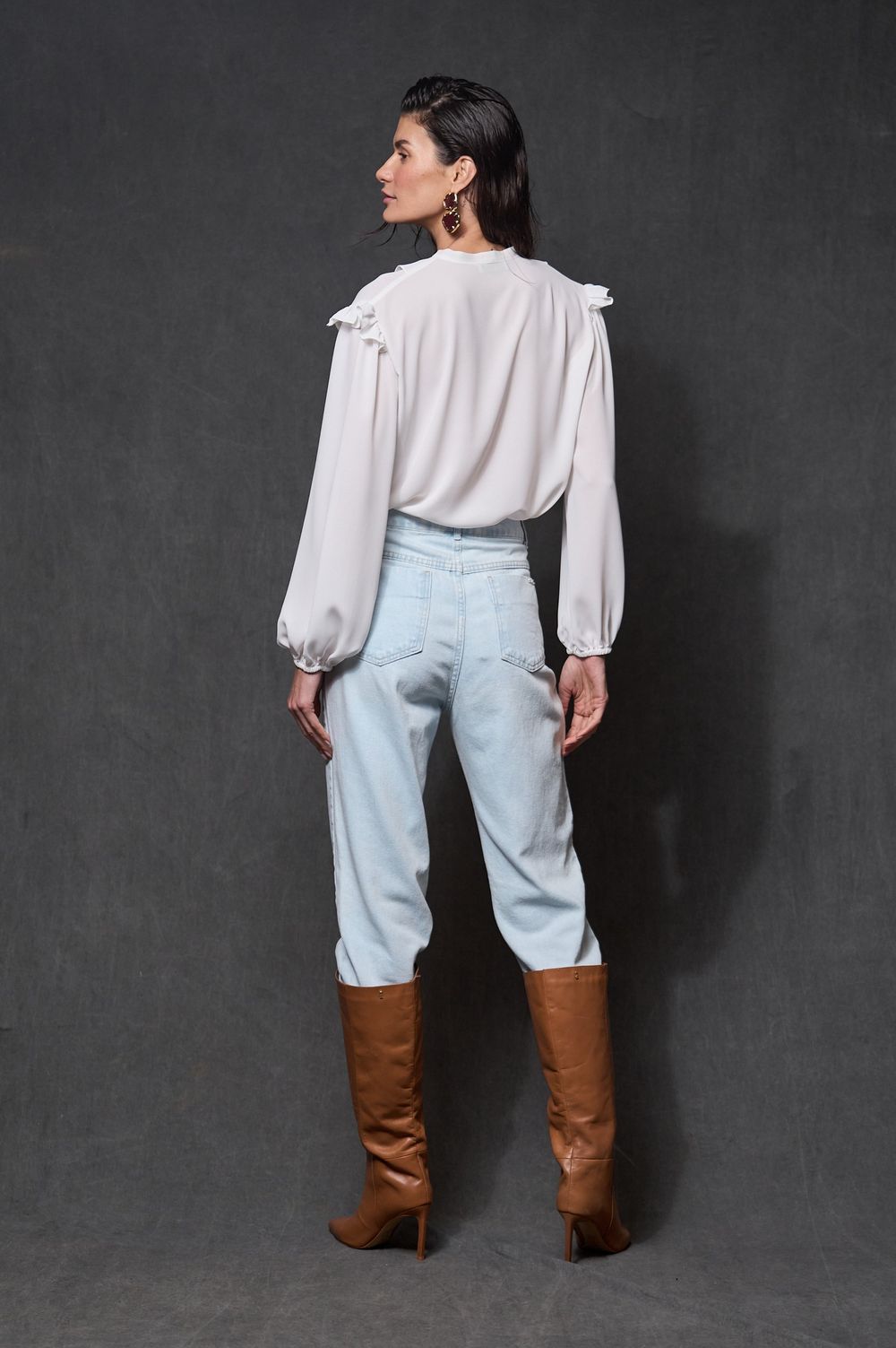 Blusa com Babados Crepe Off White Angélica