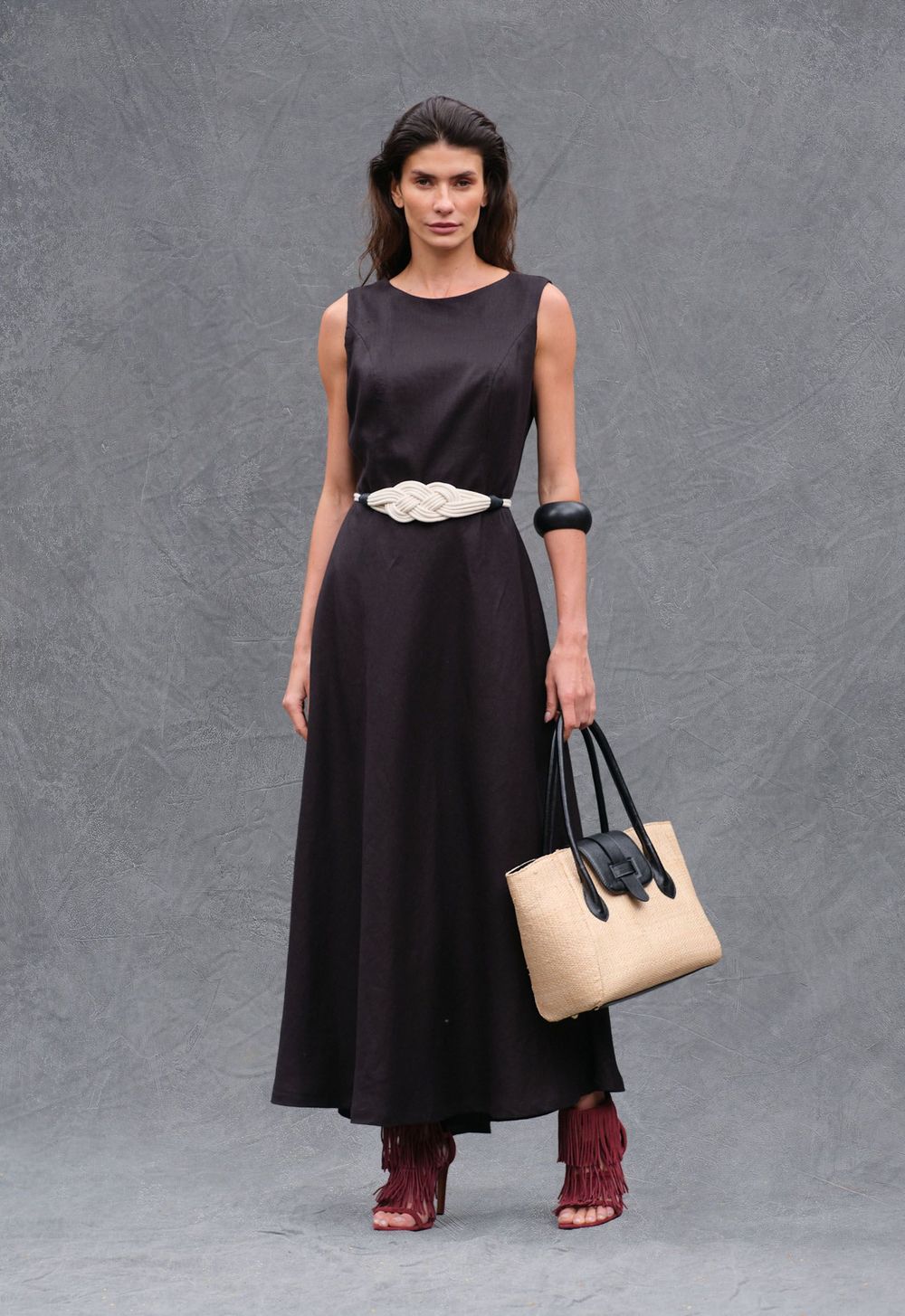 Vestido Midi Linho Preto Vanessa