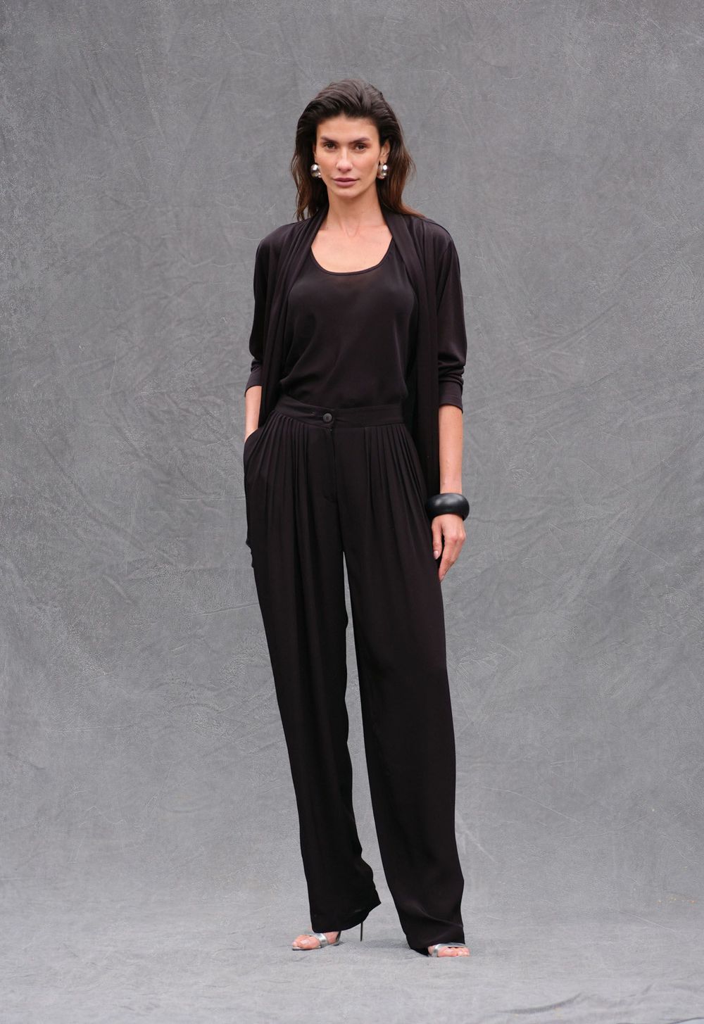Twin Set Crepe Assimétrico Preto Jéssica