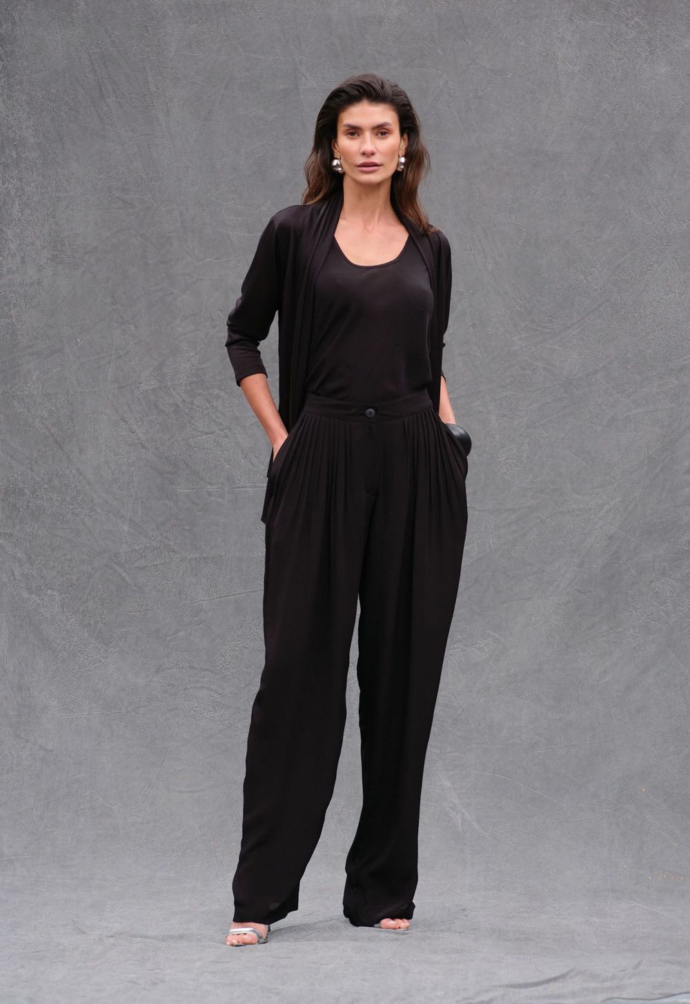 Twin Set Crepe Assimétrico Preto Jéssica