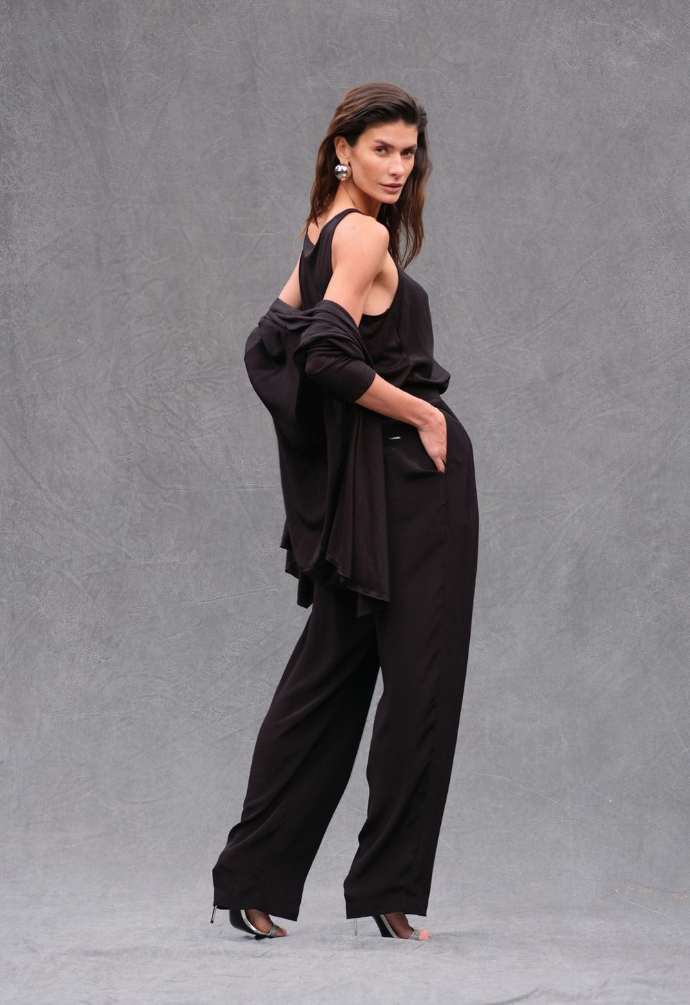 Twin Set Crepe Assimétrico Preto Jéssica