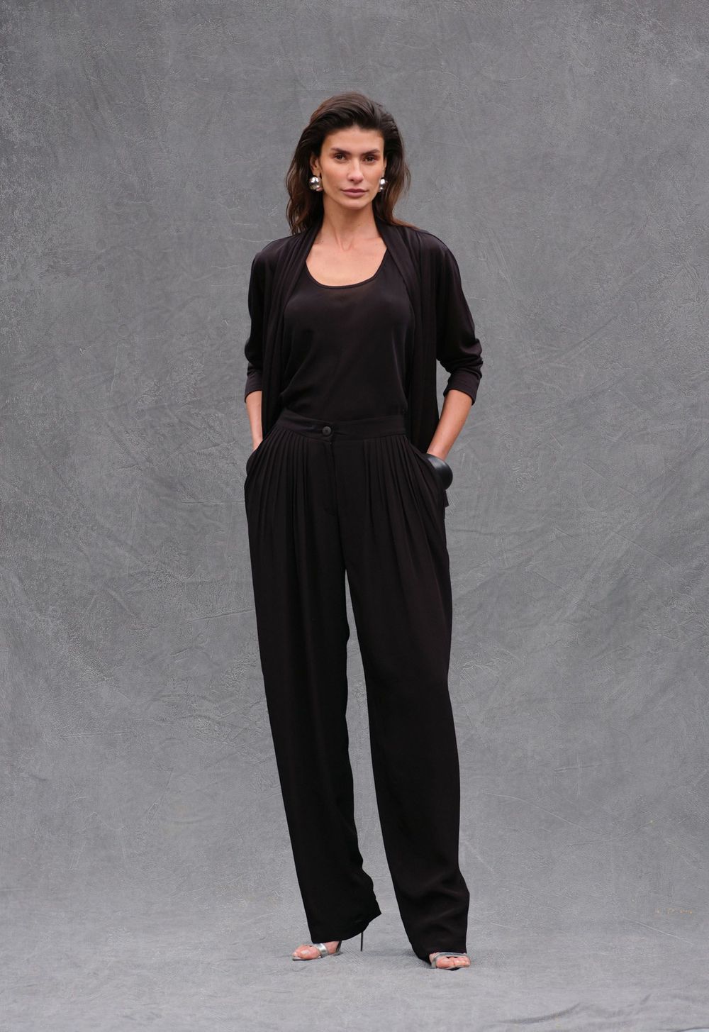 Twin Set Crepe Assimétrico Preto Jéssica