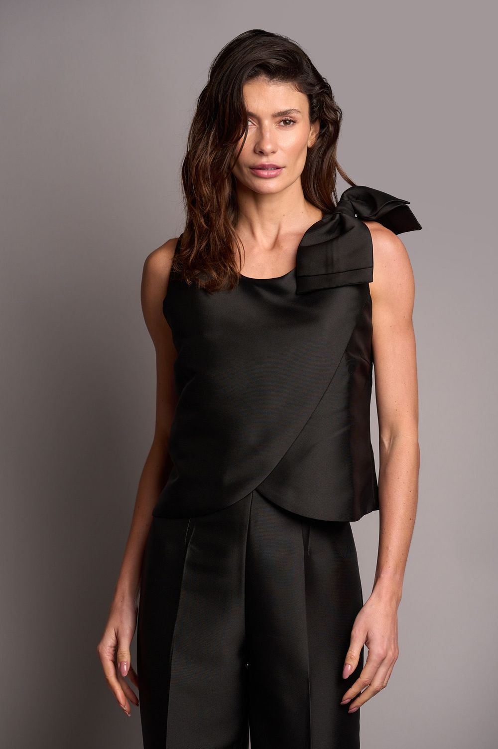 Blusa Zibeline com Laço Preta Jackie