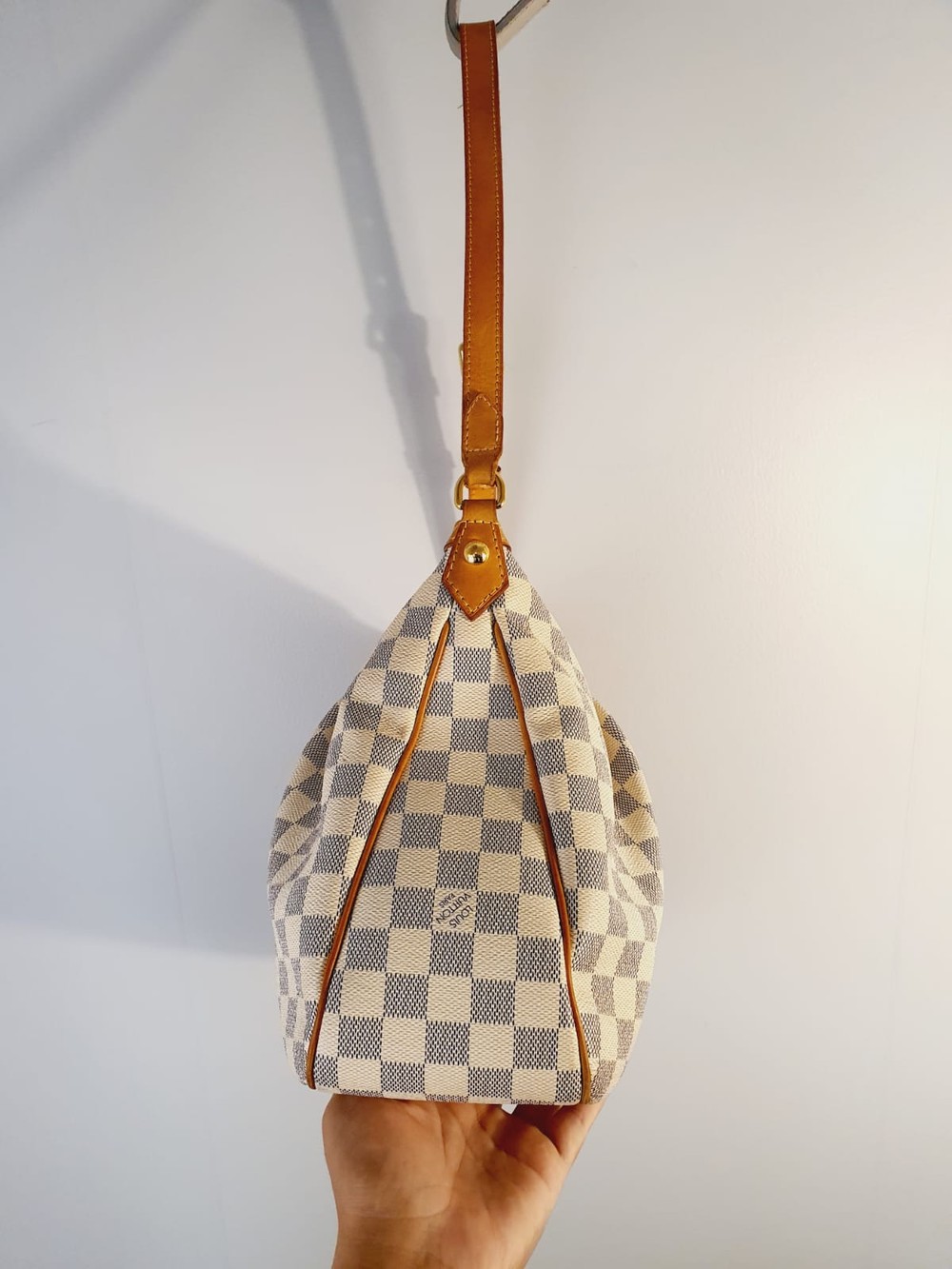 LOUIS VUITTON. Bag, Siracusa MM. Vintage Clothing & Accessories -  Auctionet