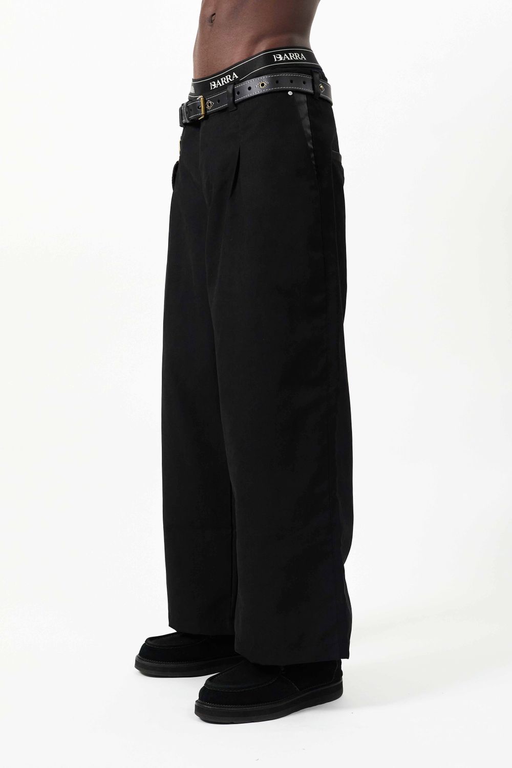 Calça Reta de Sarja Preta