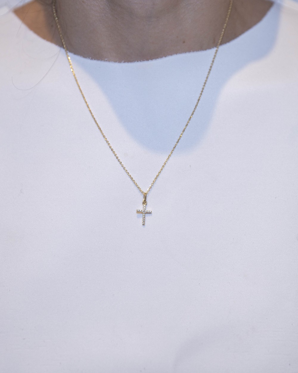 COLAR CRUCIFIXO EM OURO 18K