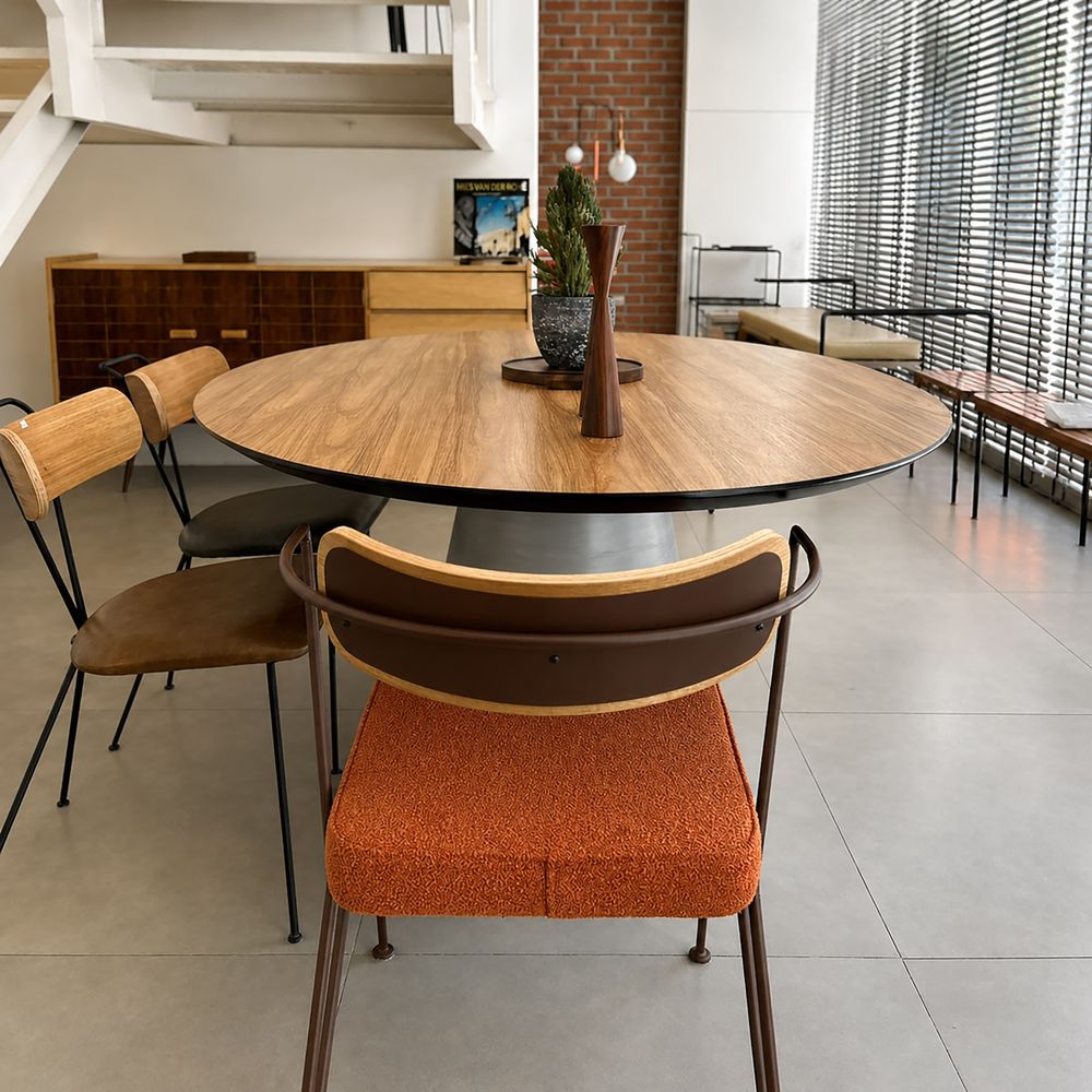 Mesa de Jantar Oval Concre