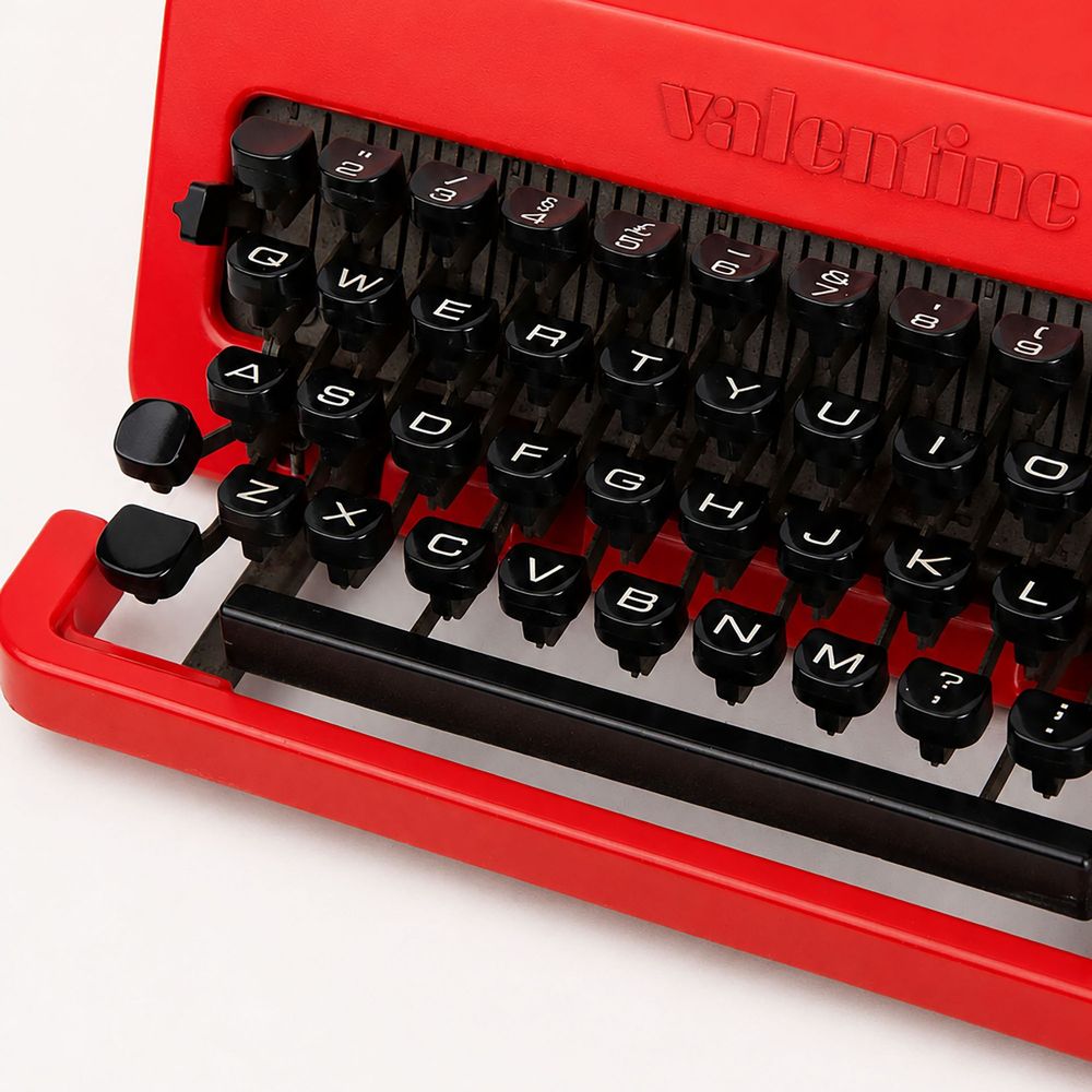 Maquina  escrever Valentine Olivetti