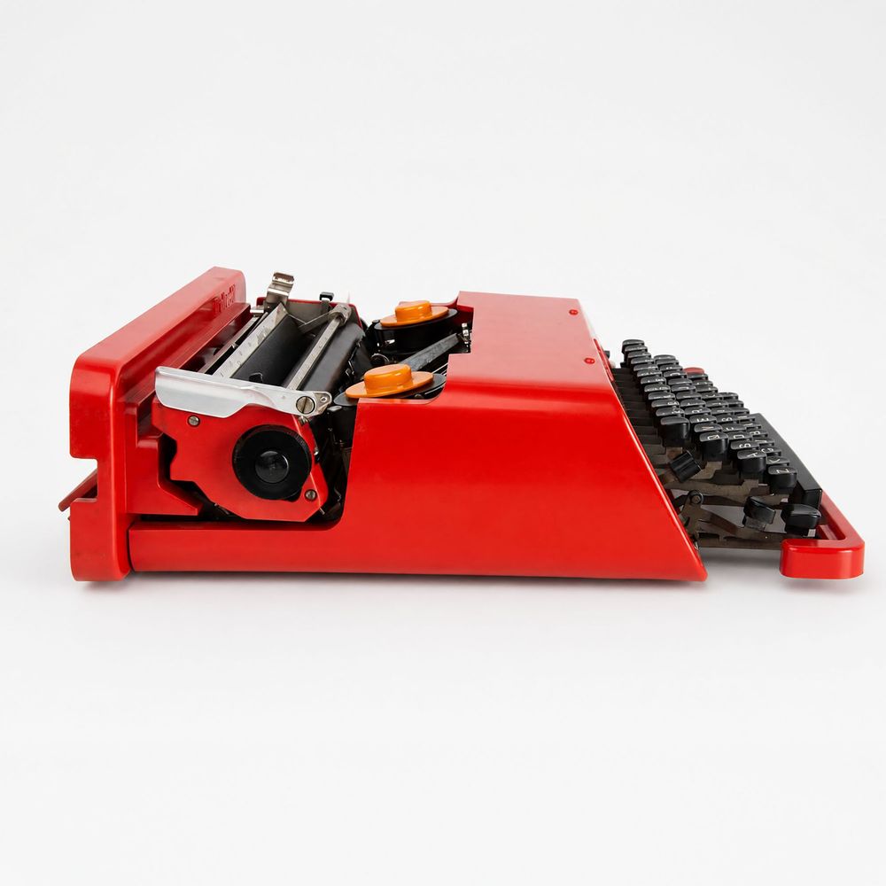 Maquina  escrever Valentine Olivetti