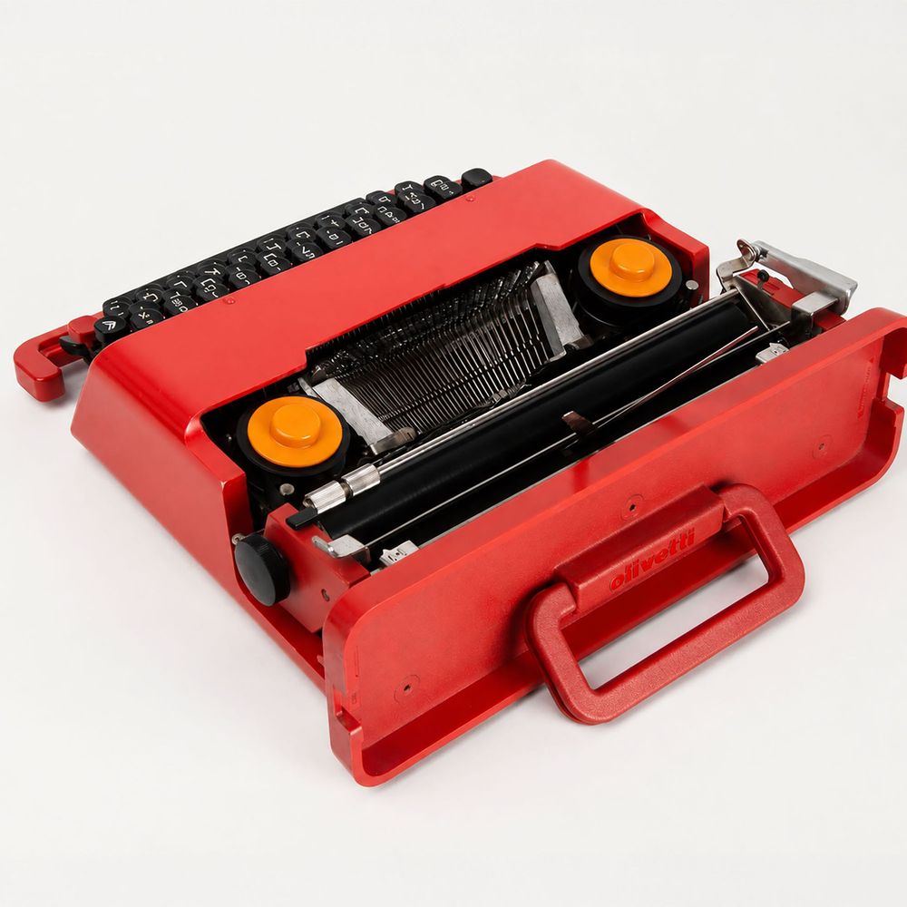 Maquina  escrever Valentine Olivetti