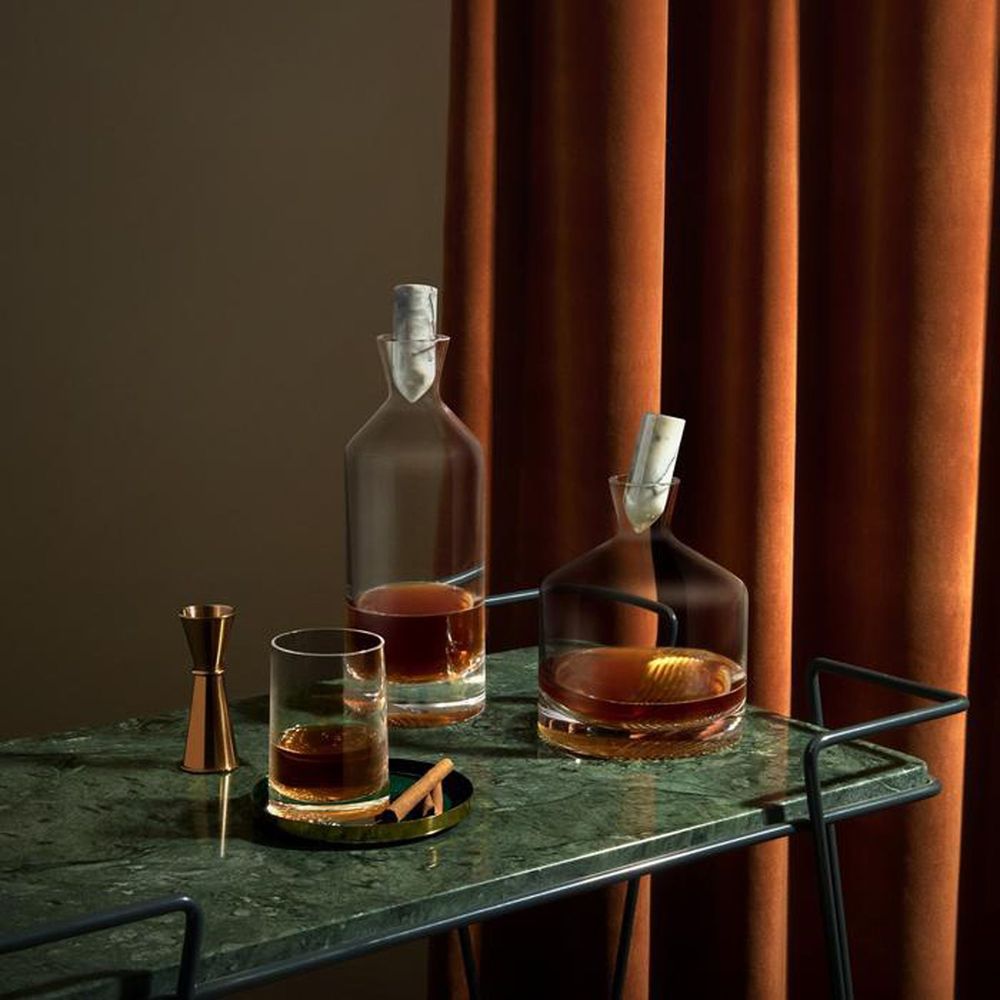 Garrafa Alta de whisky com tampa em Mármore Alba 
