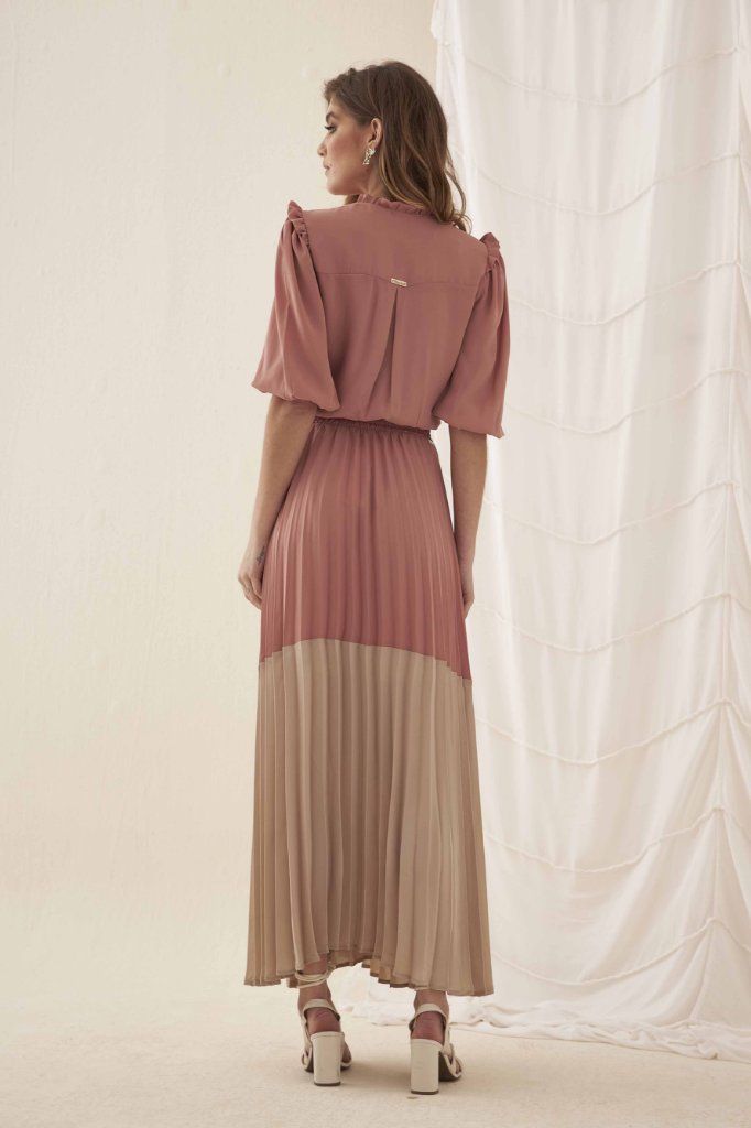 BLUSA LISA C/ BABADO DECOTE E AMARRAÇÃO FRENTE