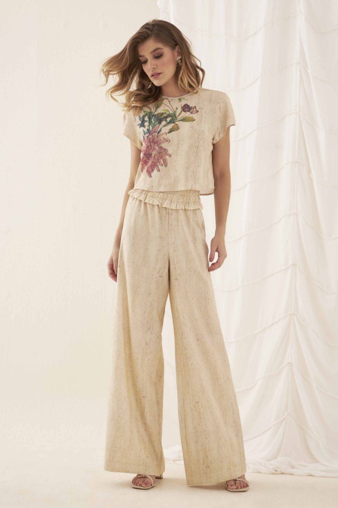 T - SHIRT CROPPED TEXTURA C/ FLORAL FRENTE