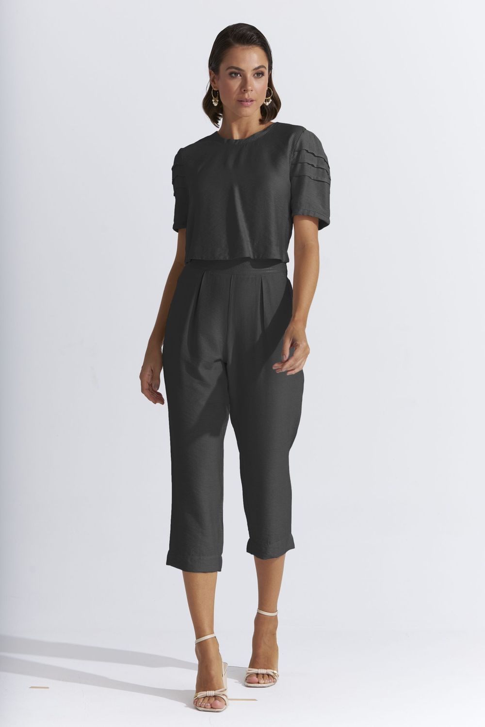 T-SHIRT CROPPED LISA TOUCH C/ PREGAS NA MANGA