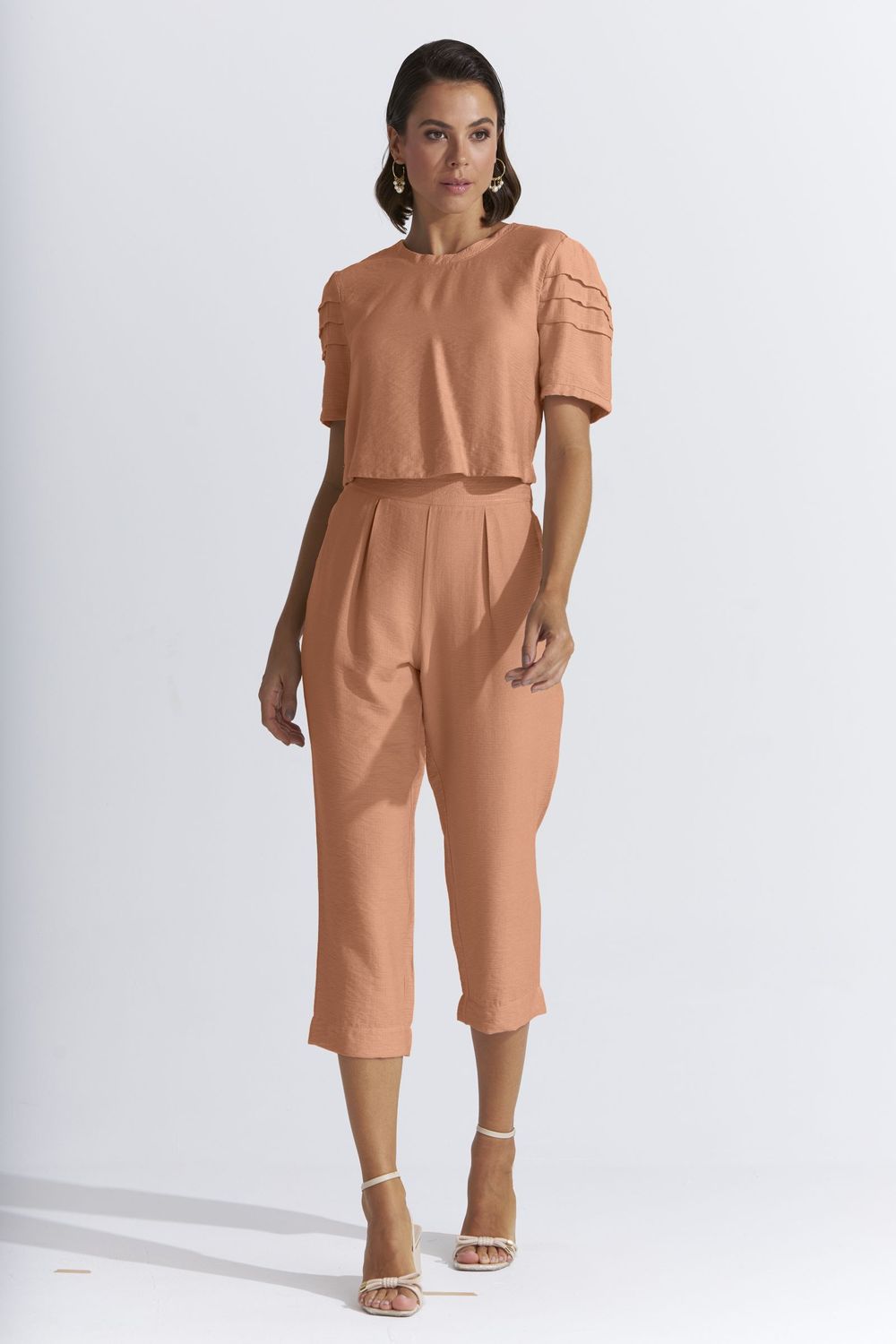T-SHIRT CROPPED LISA TOUCH C/ PREGAS NA MANGA