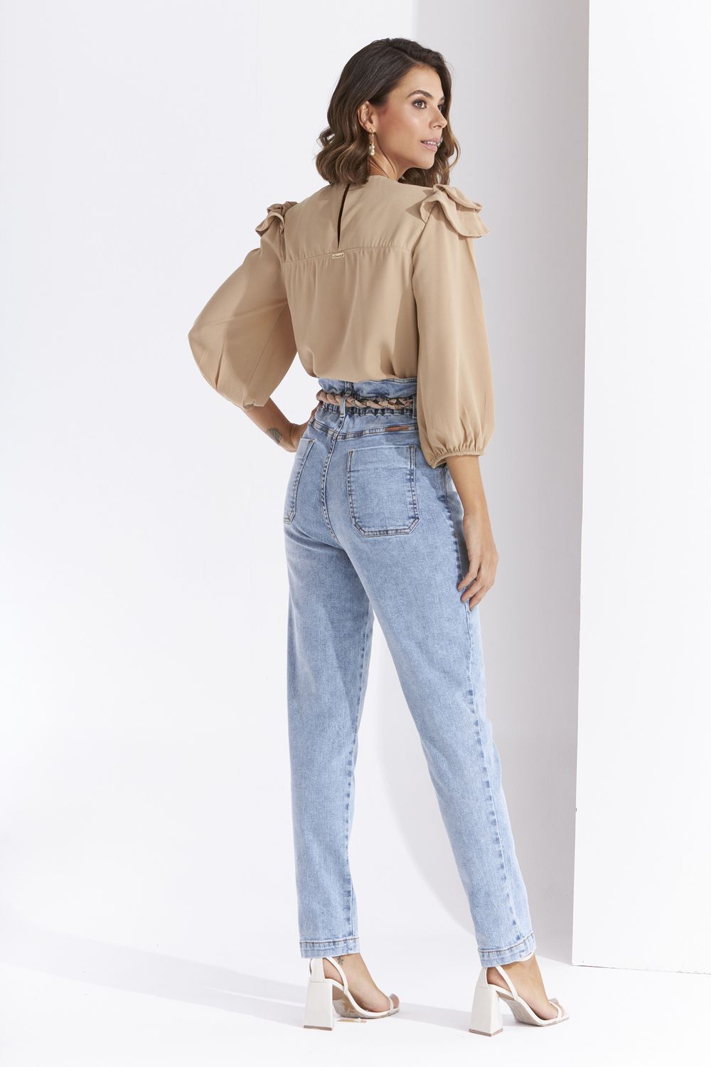 CALÇA JEANS C/ ELÁSTICO E FAIXA ESTAMPADA