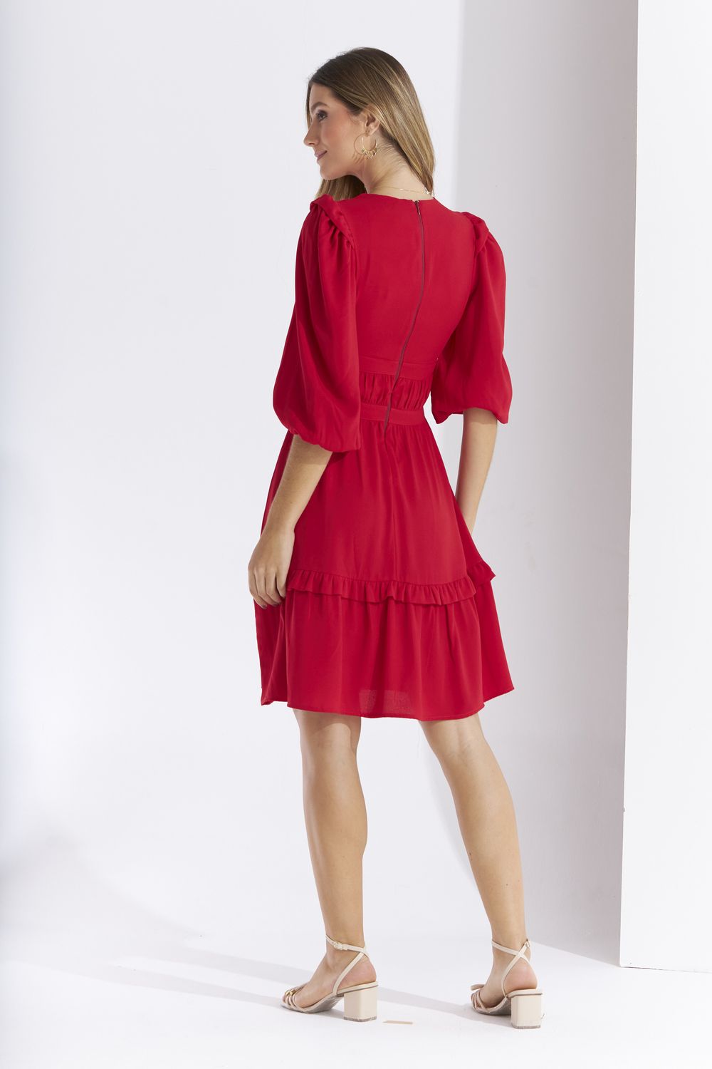 VESTIDO CURTO LISO EM CREPE C/ PALA FRANZIDA