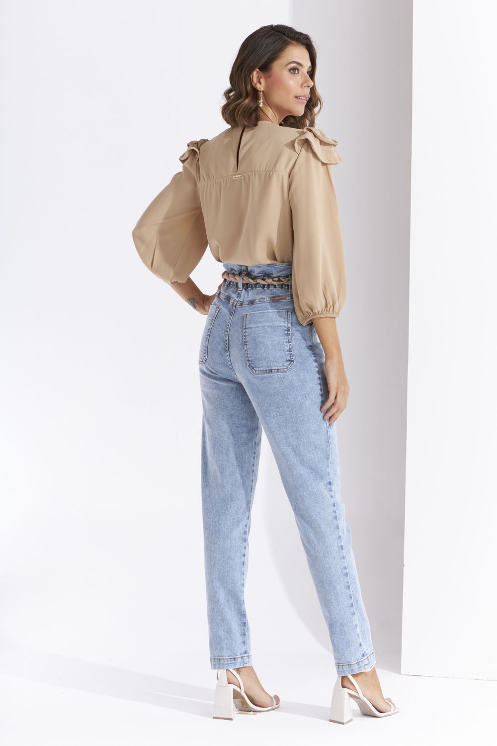 BLUSA LISA EM CREPE C/ BABADO DUPLO NA MANGA