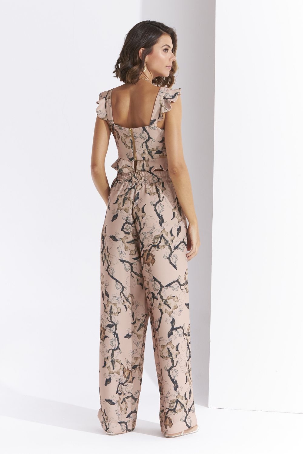 TOP MANGUE COM DETALHE EM V