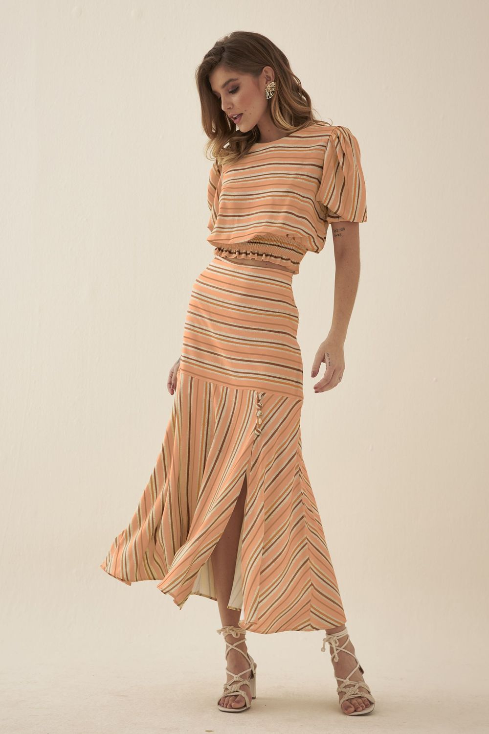 BLUSA LISTRA TEXTURA COM PALA DE LASTEX