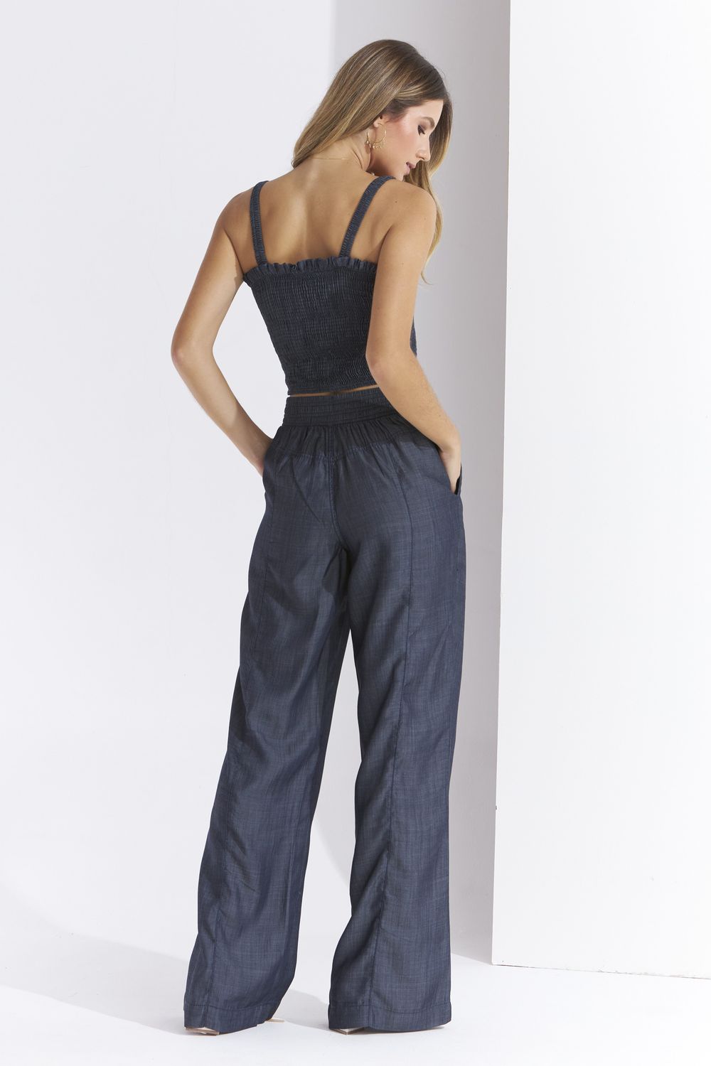 PANTALONA JEANS LEVE C/ CÓS PESPONTADO