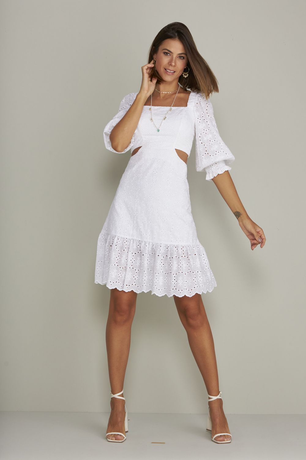 VESTIDO CURTO DE LAISE C/ ABERTURA LATERAL