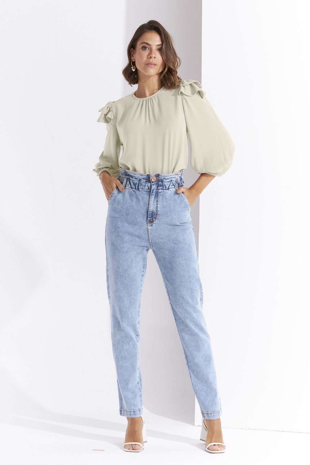 BLUSA LISA EM CREPE C/ BABADO DUPLO NA MANGA