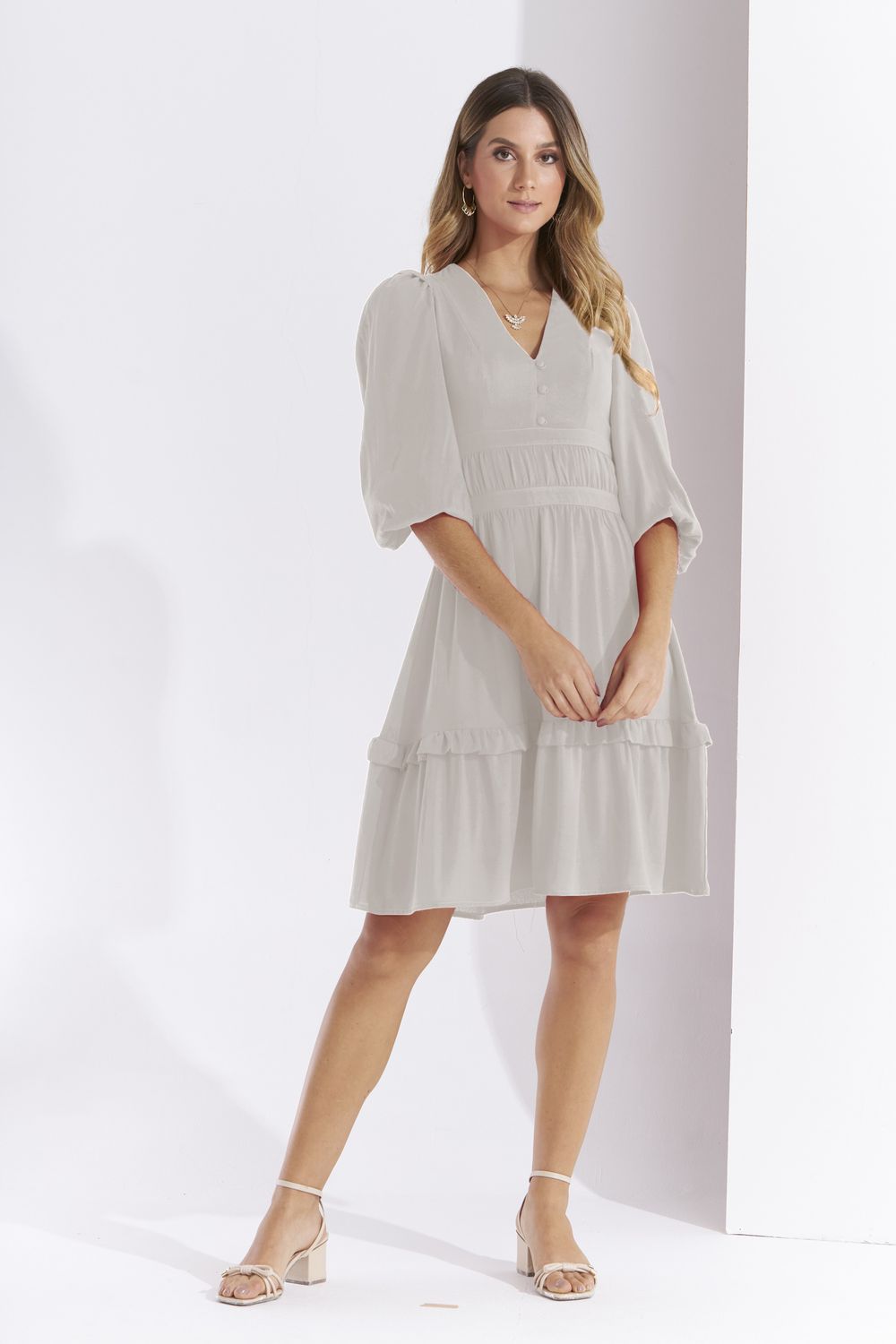 VESTIDO CURTO LISO EM CREPE C/ PALA FRANZIDA