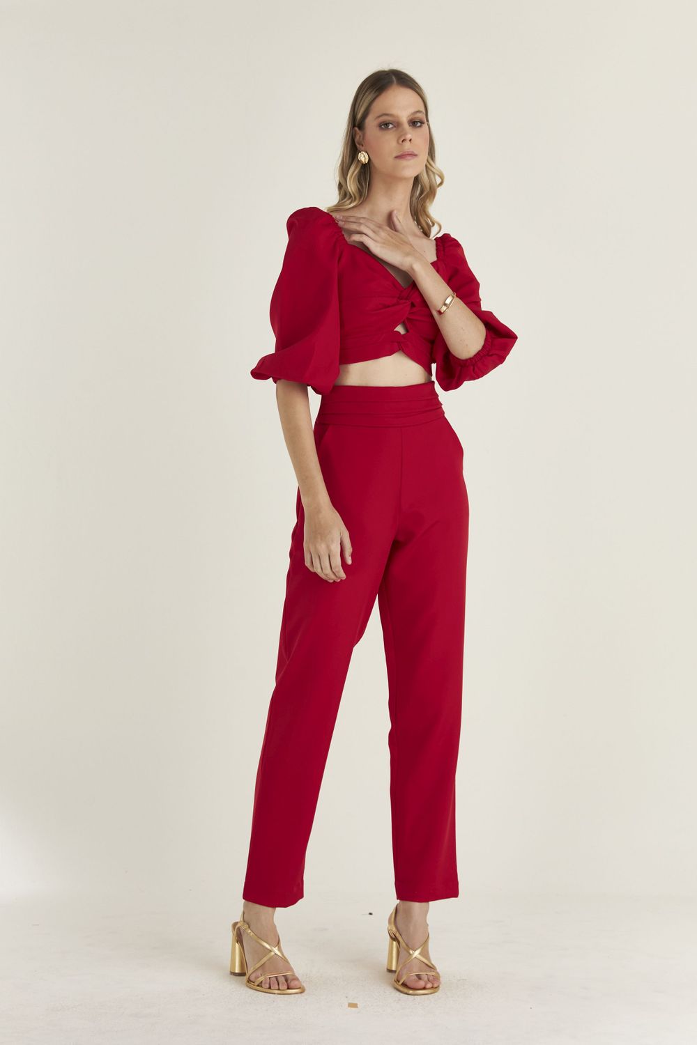 CALÇA CIGARRETE LISA C/ PREGAS NO CÓS