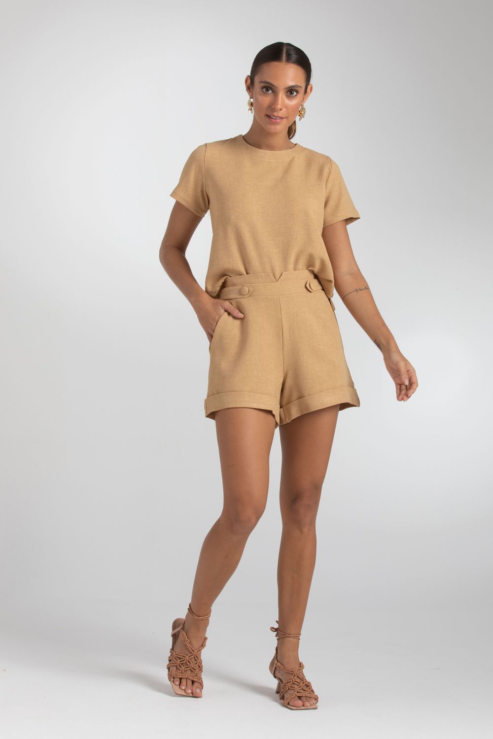BLUSA CROPPED LISA MANGA CURTA C/ FENDA LATERAL