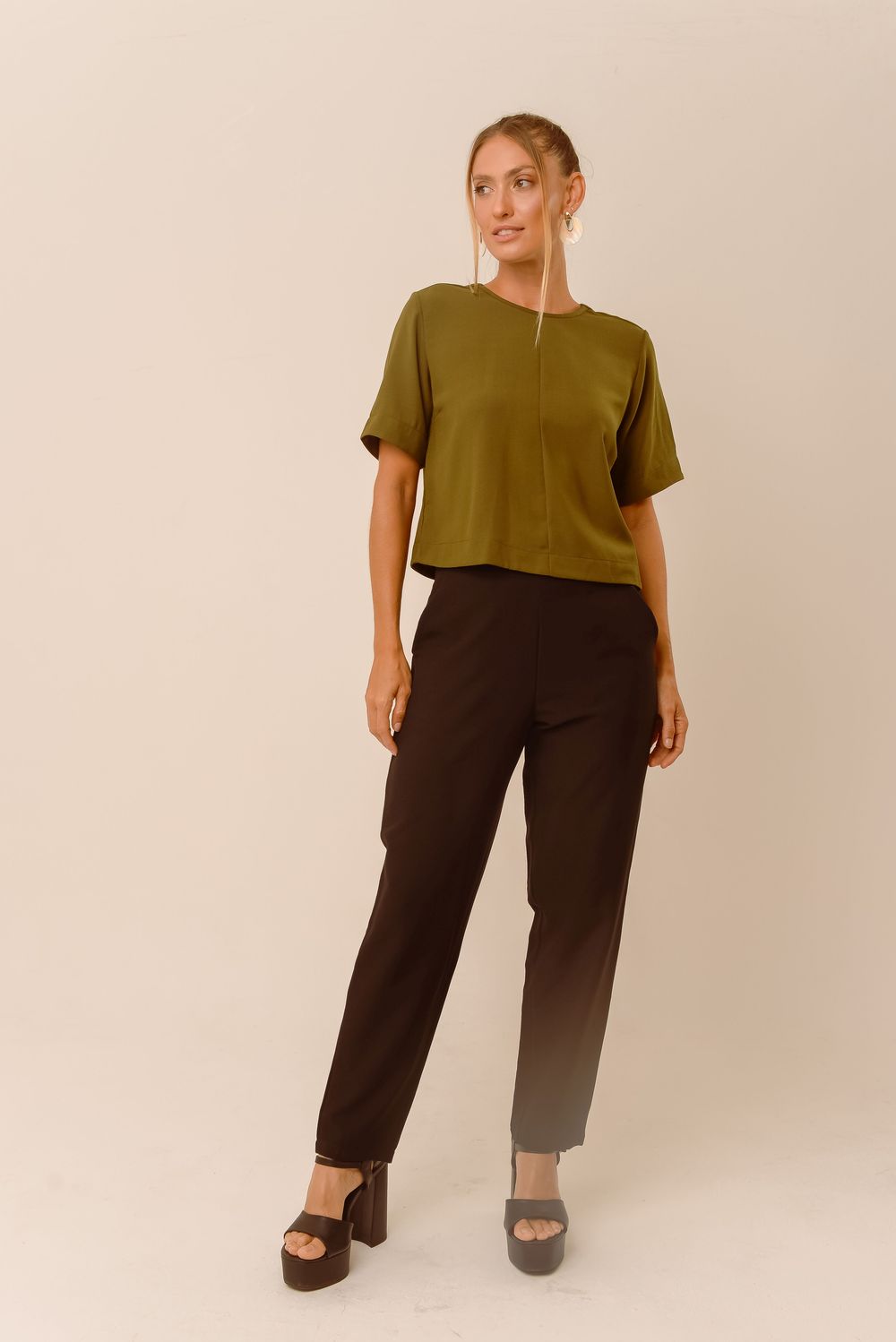 T-SHIRT BÁSICA CROPPED LISA