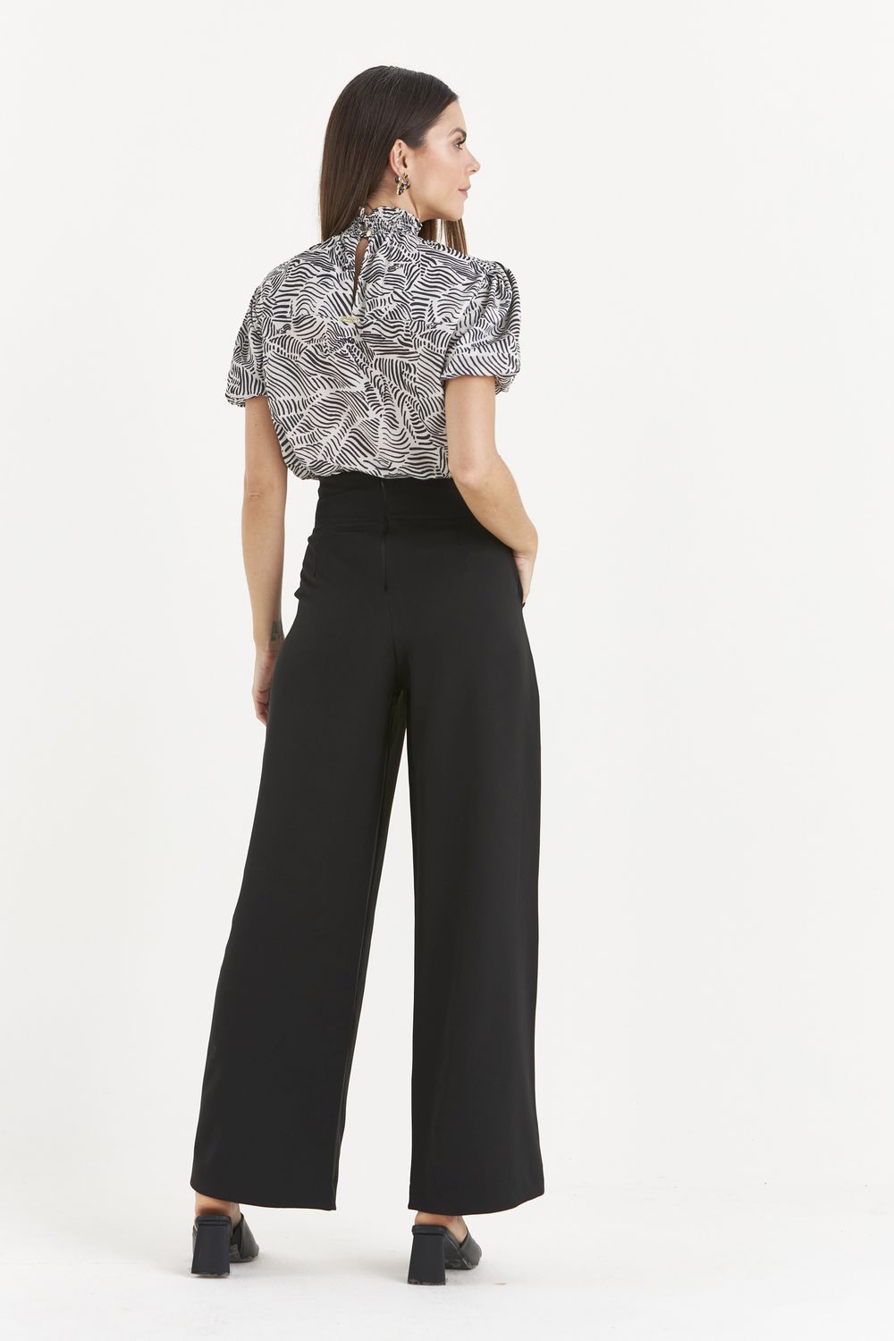 PANTALONA LISA ELASTIC COM TORÇÃO FRENTE