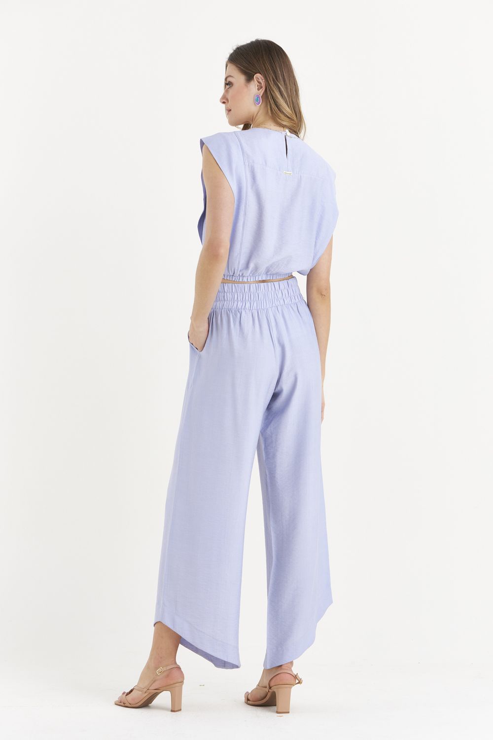CALÇA LISA SLUB COM BARRA ASSIMÉTRICA