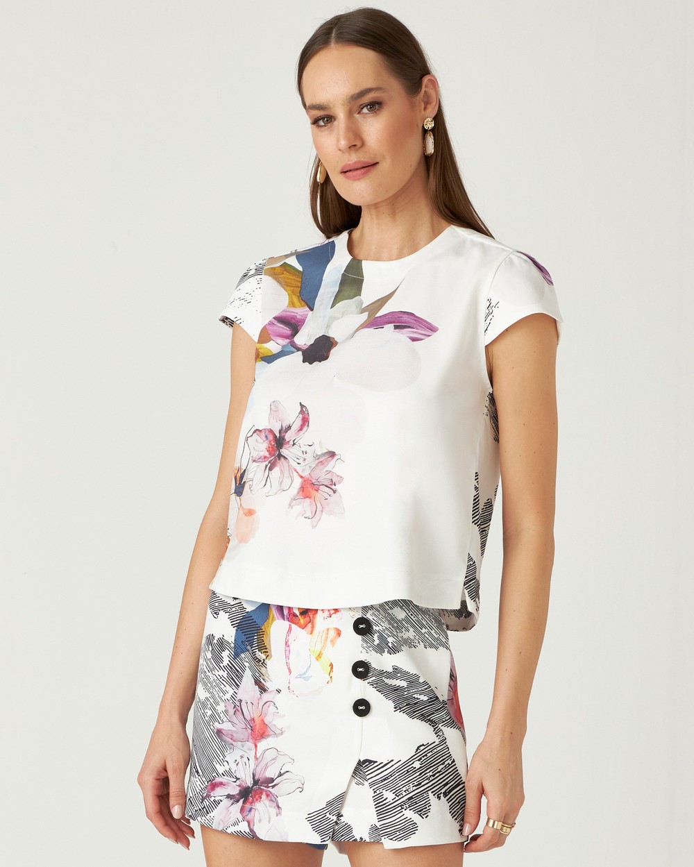 T-SHIRT CROPPED FLORAL GRÁFICO