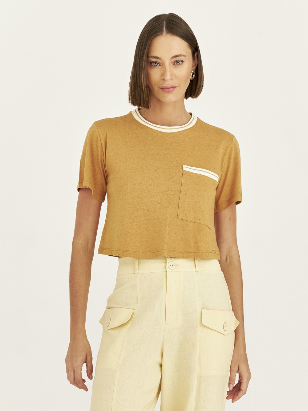 T-SHIRT CROPPED DE MALHA NATURALINHO C/ PUNHO LUREX