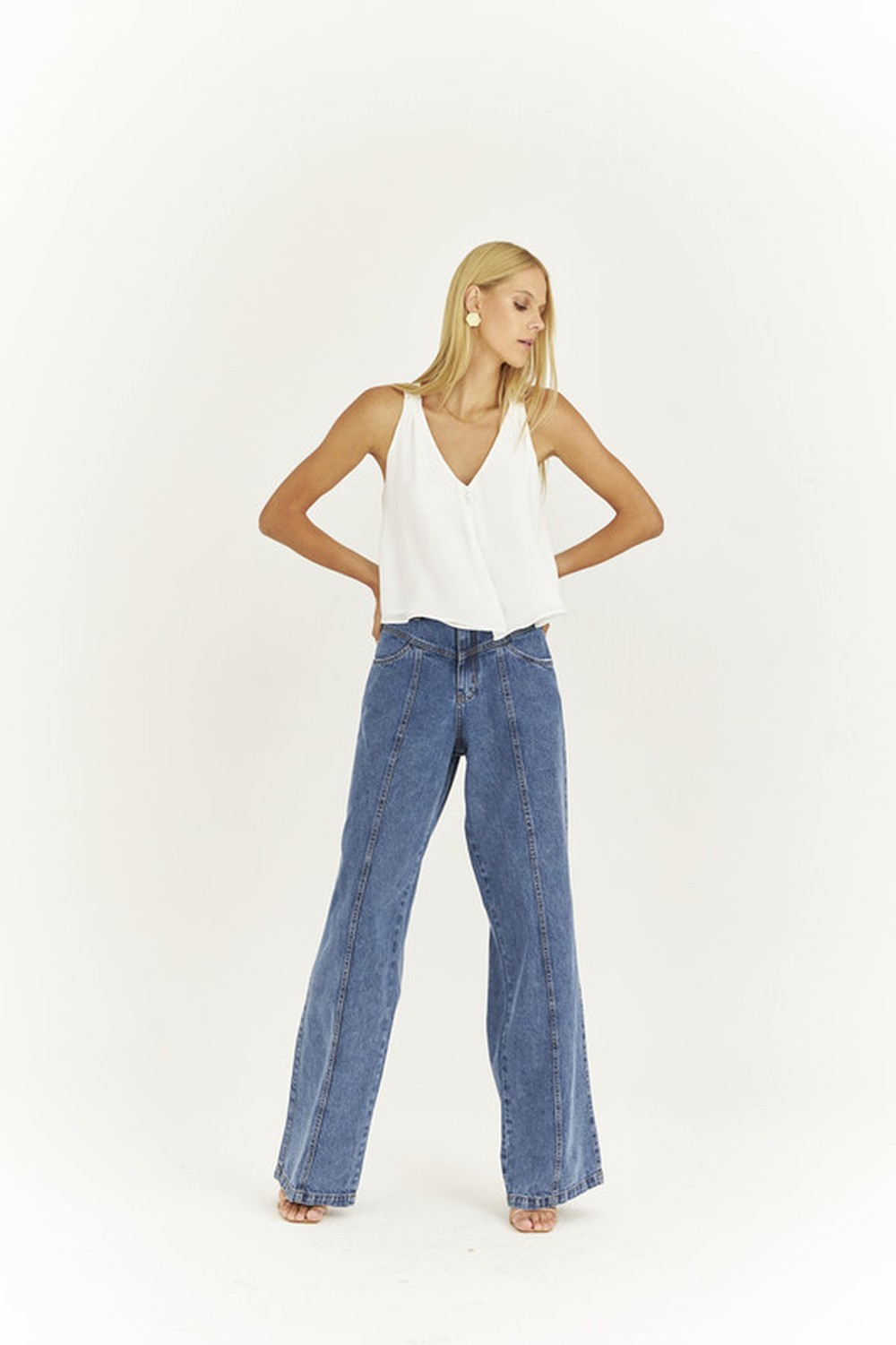 CALÇA JEANS WIDE LEG C/ RECORTE FRENTE