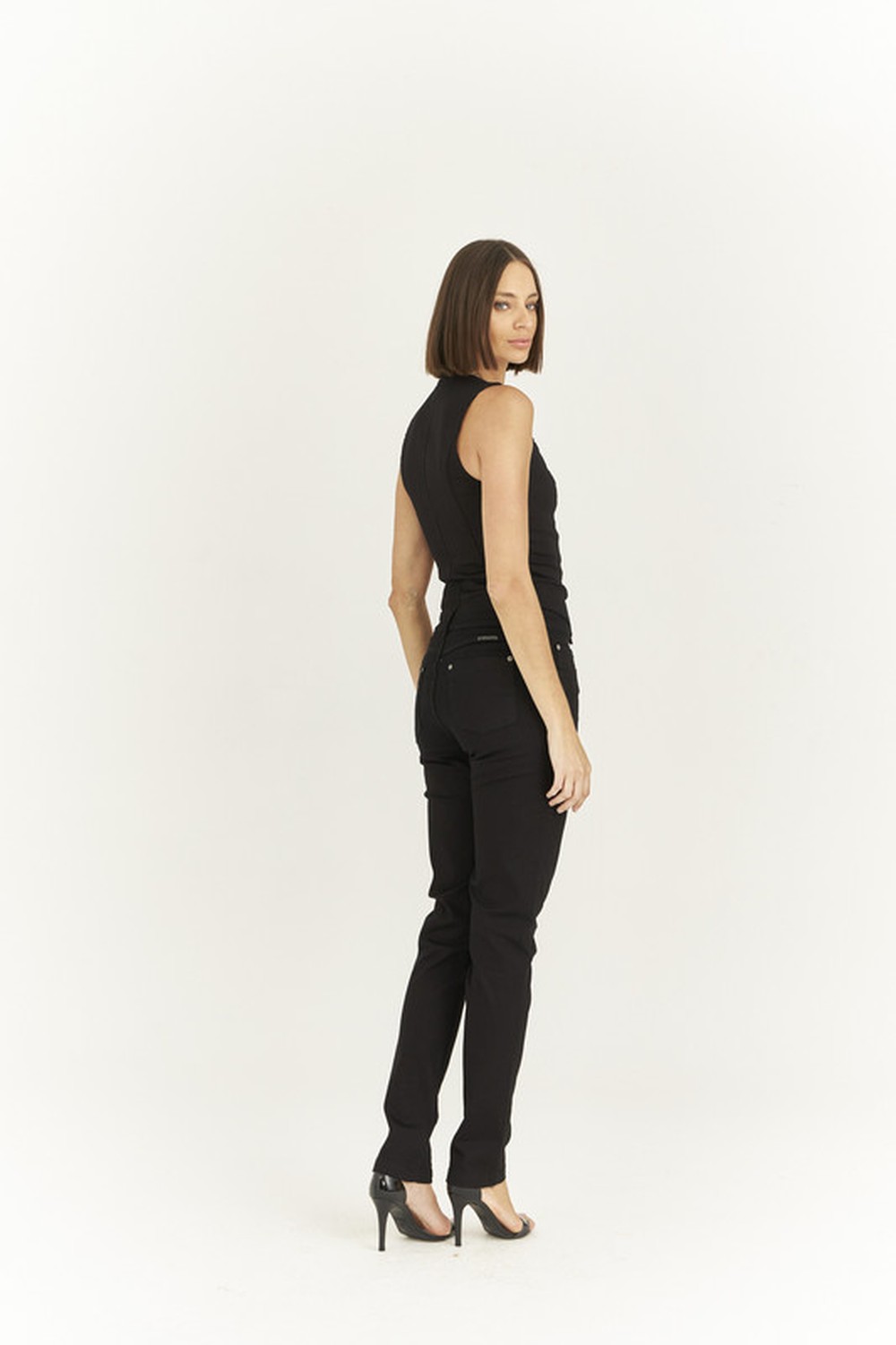 CIGARRETE SKINNY BLACK C/ RECORTE FRENTE