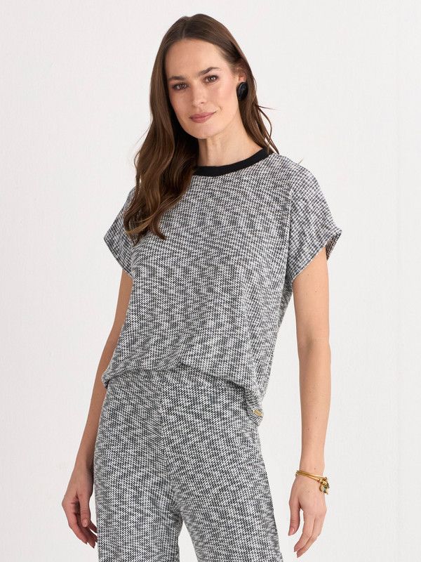 T-SHIRT TRICOT LISBOA C/ GOLA RETILÍNEA