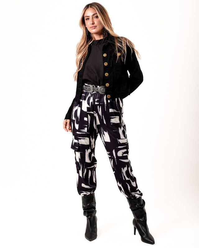JAQUETA JEANS BLACK C/ RECORTES FRENTE
