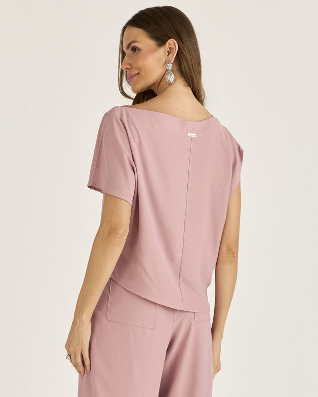 BLUSA EM CREPE ASSIMÉTRICA C/ PREGAS NO OMBRO