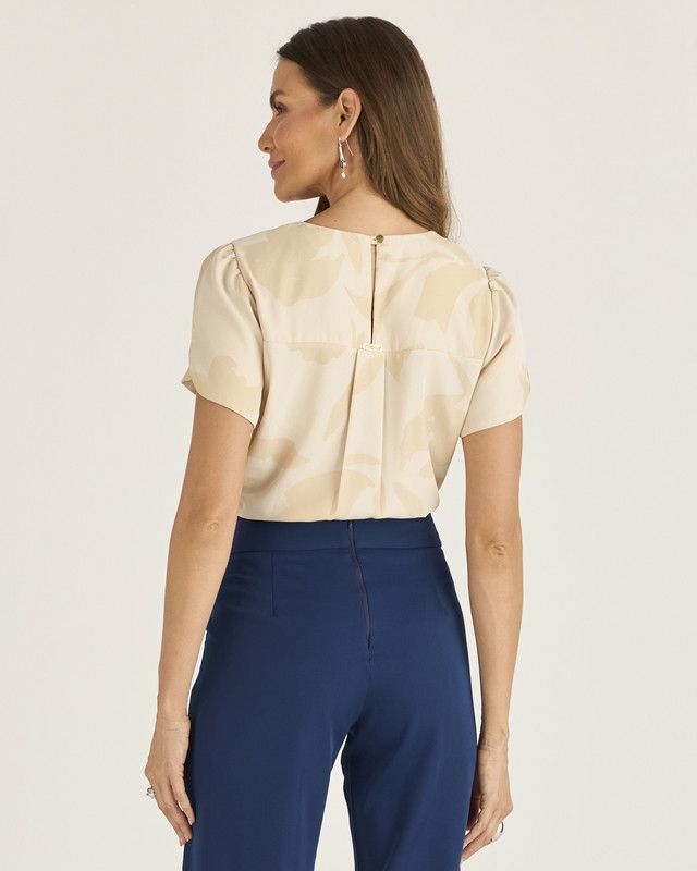 T-SHIRT DAISY C/ DETALHE DE VIVO