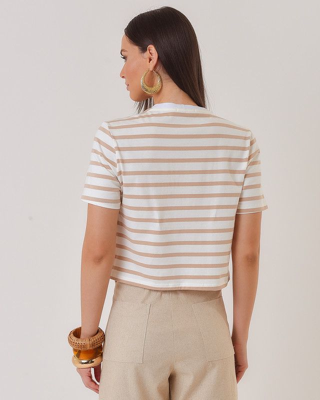 T-SHIRT CROPPED DE MALHA LISTRADA C/ BOTÕES OURO